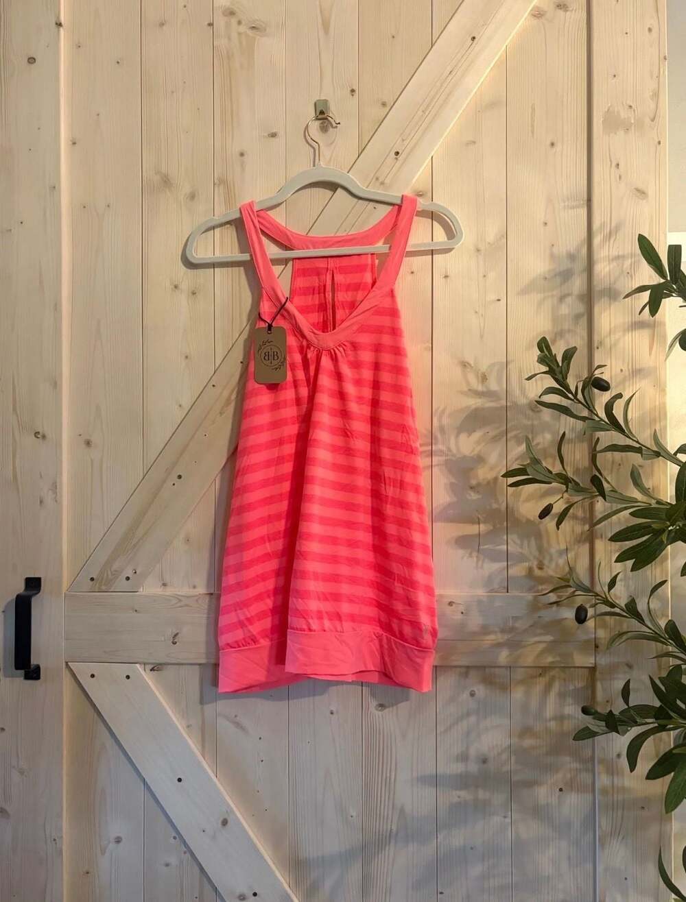 Old Navy Active Pink Striped Racerback Tank Top with Ruffled Bottom XL